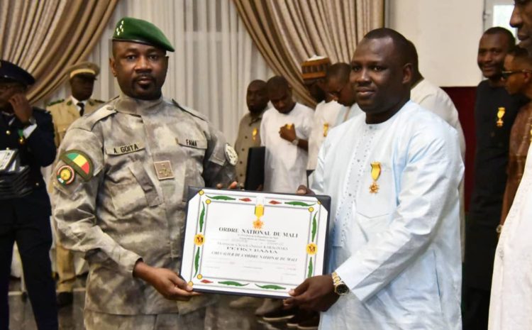  Récompense du Mérite: Cheick Oumar Aya Karagnara, PDG de la Société PETRO BAMA, désormais Chevalier de l’Ordre National 